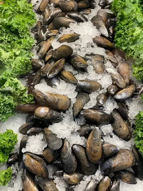 Peeled shrimp in the seafood case